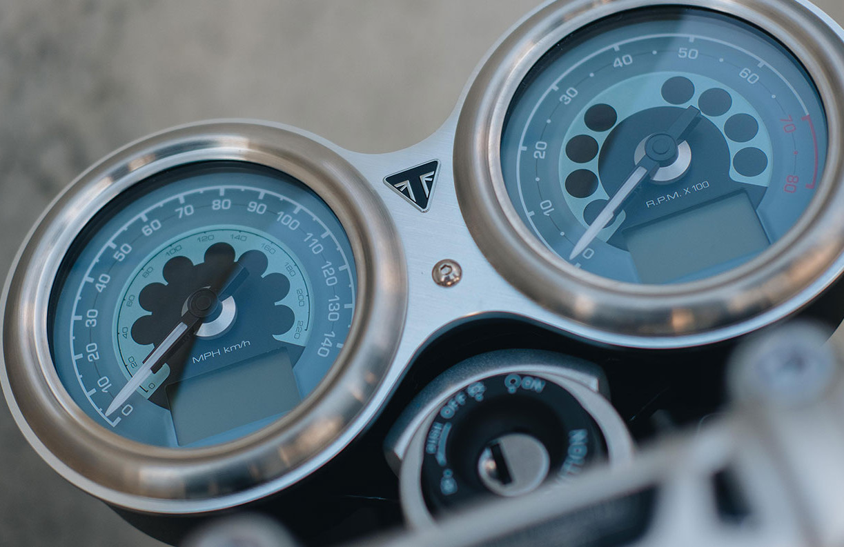 Triumph speed twin breitling gauges
