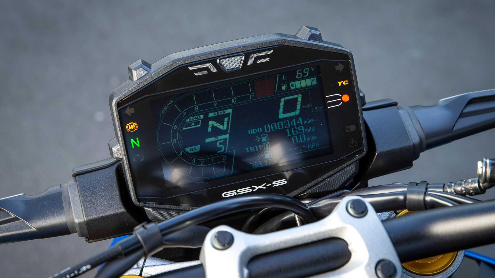 2022 Suzuki GSX-S1000 LCD instrument panel