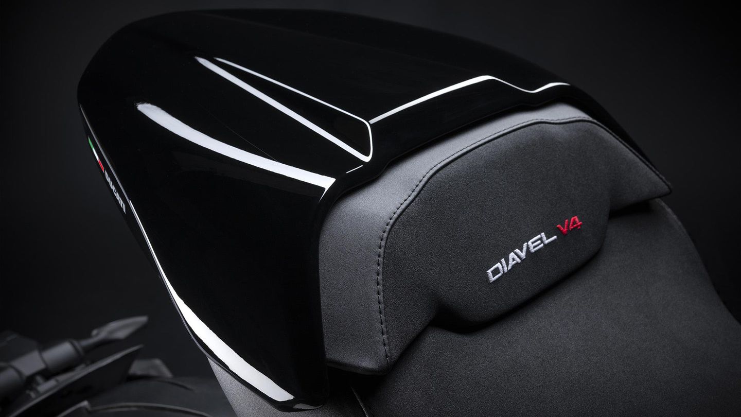 2023 Ducati Diavel V4 Seat